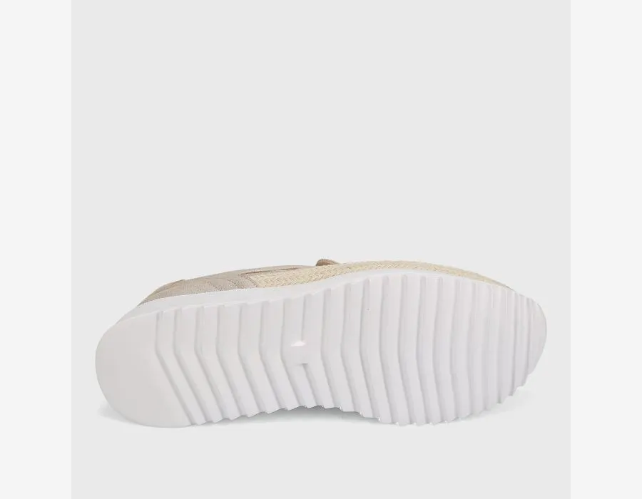 QUENTA ATHLEISURE SHOE